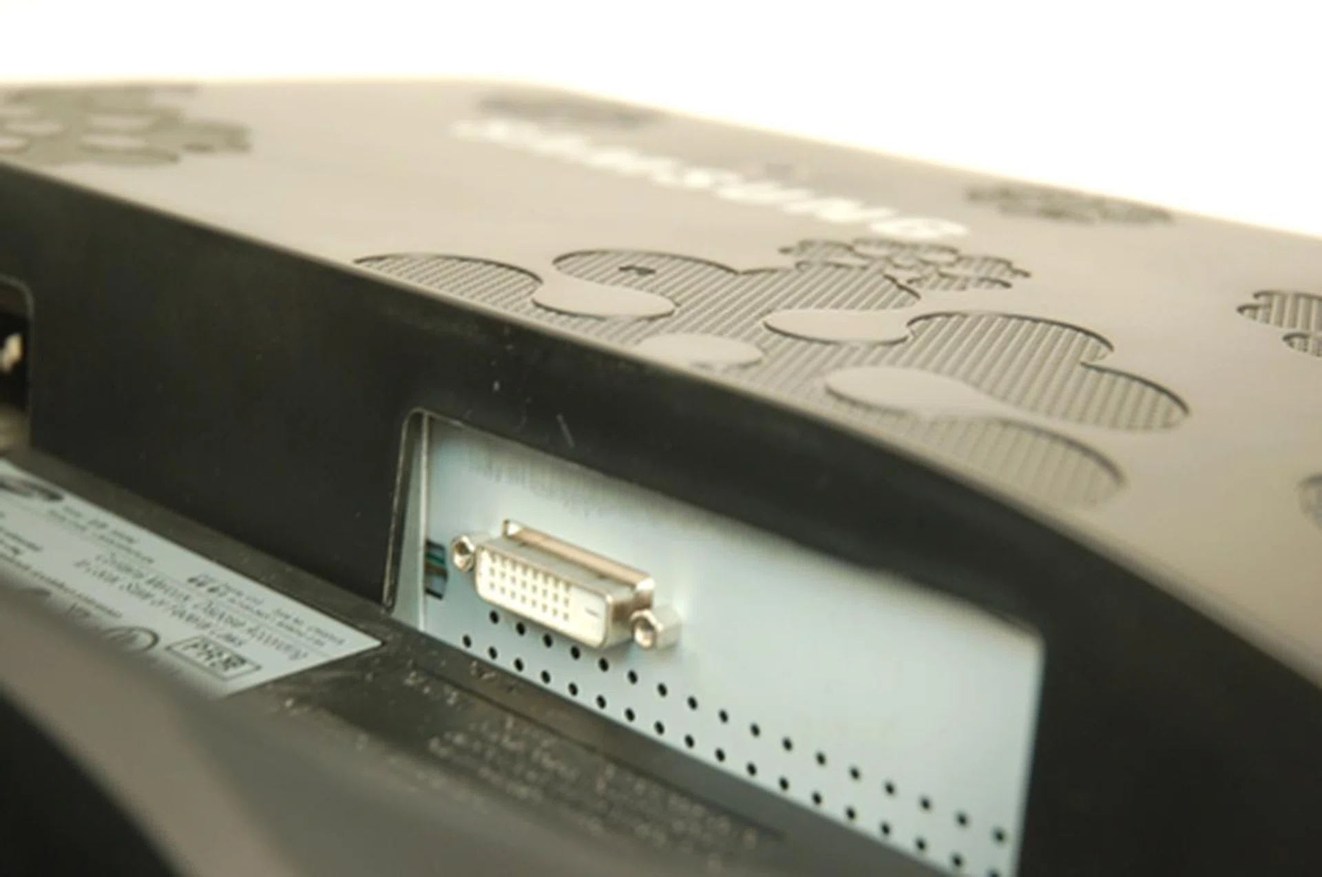 The monitor only has a DVI port, but no VGA or audio jack here.