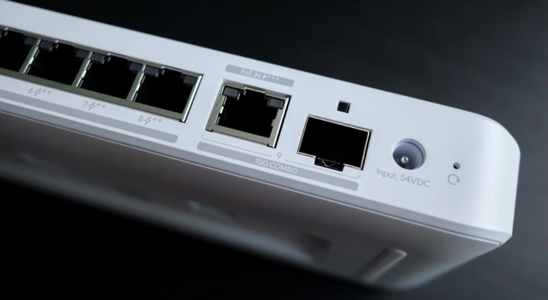 The switch features a 10G SPF+ / 10G Gigabit Ethernet port, making it ideal for users with high-speed fibre plans. Photo: HWZ