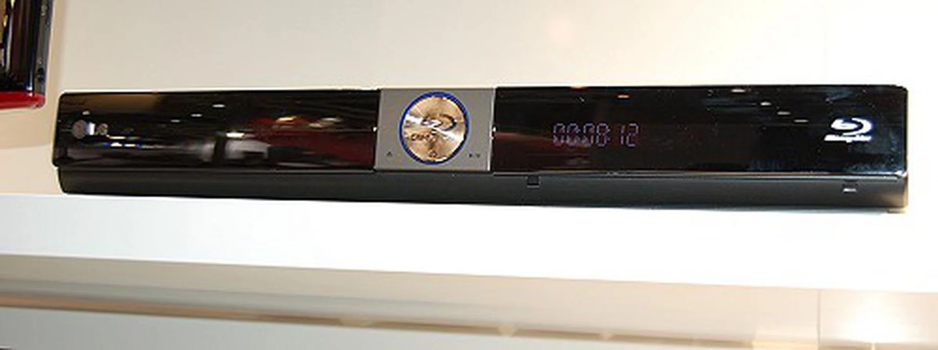  This is no ordinary Blu-ray player. The LG BD-370 is a networked Blu-ray player that is able to stream content from online thanks to a built-in Yahoo streaming client. In addition to reading all sorts of disc media (minus HD DVD), it has a built-in 1080p DVD upscaler, HDMI 1.3 and USB-Plus compliant.  
