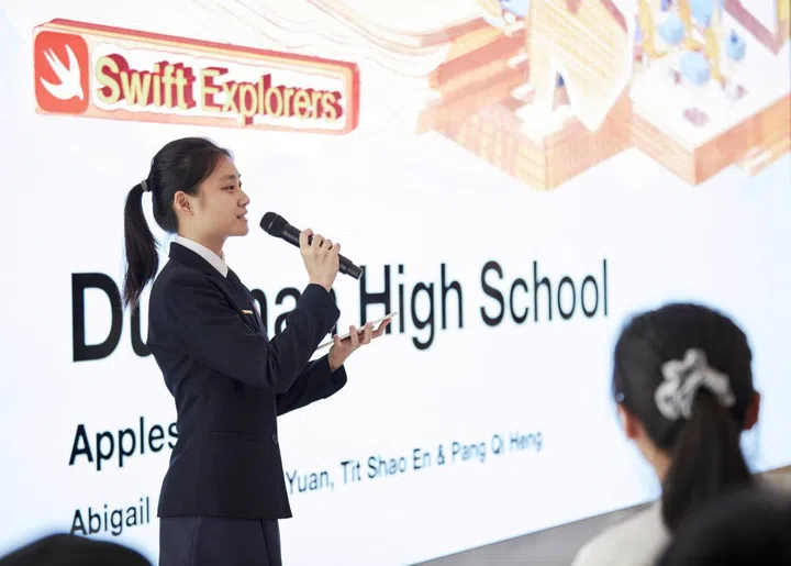 A student from Dunman High School presenting their app, Apples, to audiences at the Swift Explorers Singapore celebration at Apple Marina Bay Sands. PHOTO: APPLE