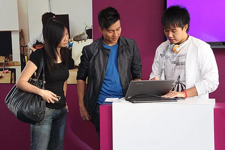 Singaporean actor and singer Nat Ho was also interested to find out more about Windows 8.