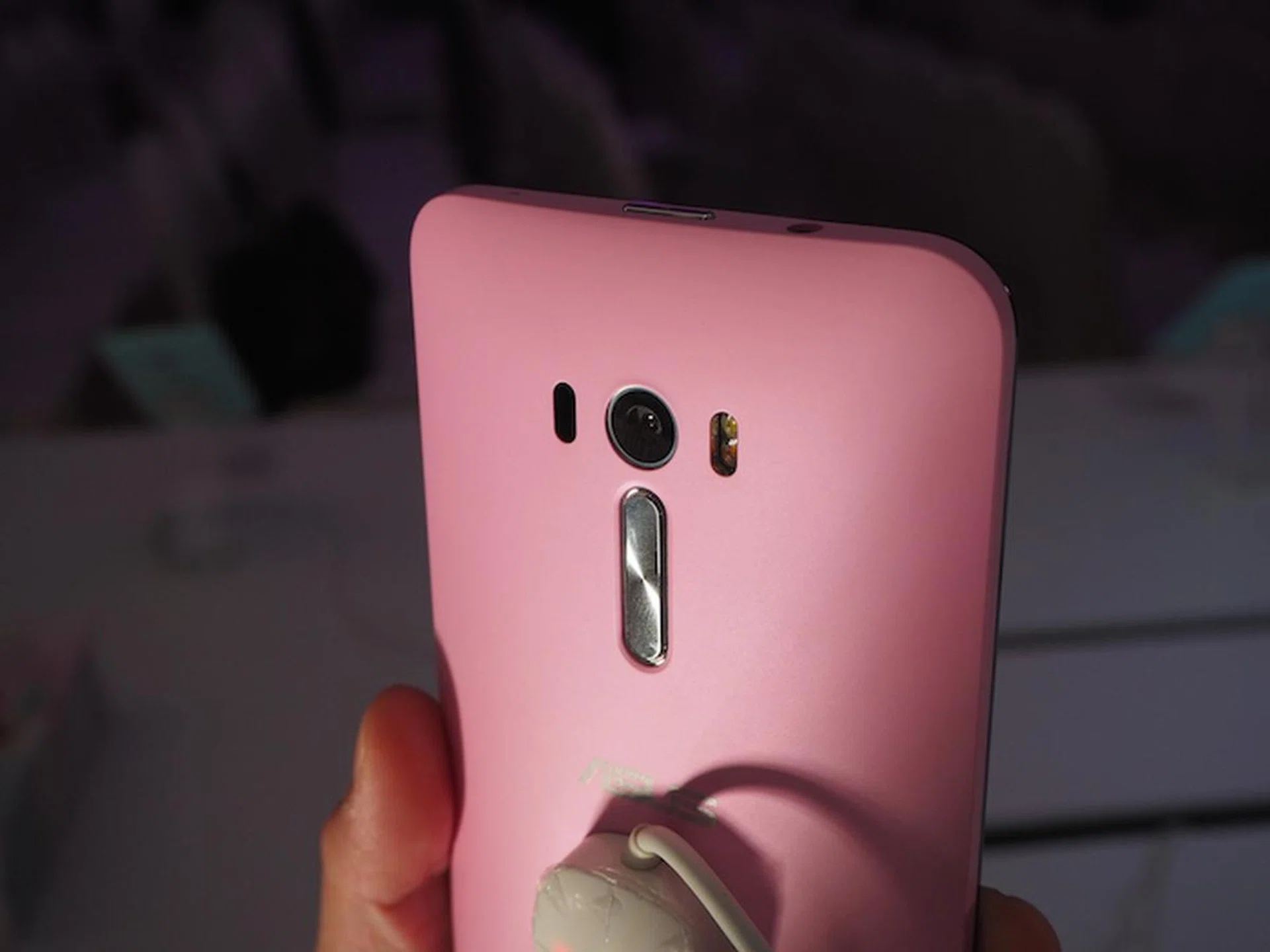 And the back is yet another 13-megapixel camera. The ZenFone Selfie also has that laser autofocus feature which gives it an AF speed of 0.2 seconds.