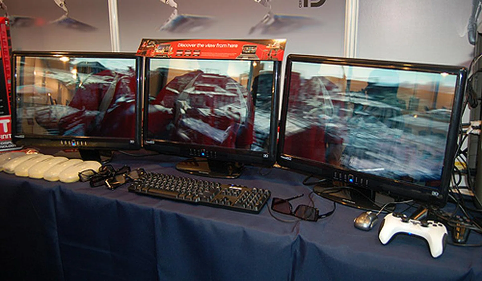 Sapphire also showed off Eyefinity in 3D. To achieve this, we were told that the system was running using special iZ3D drivers.