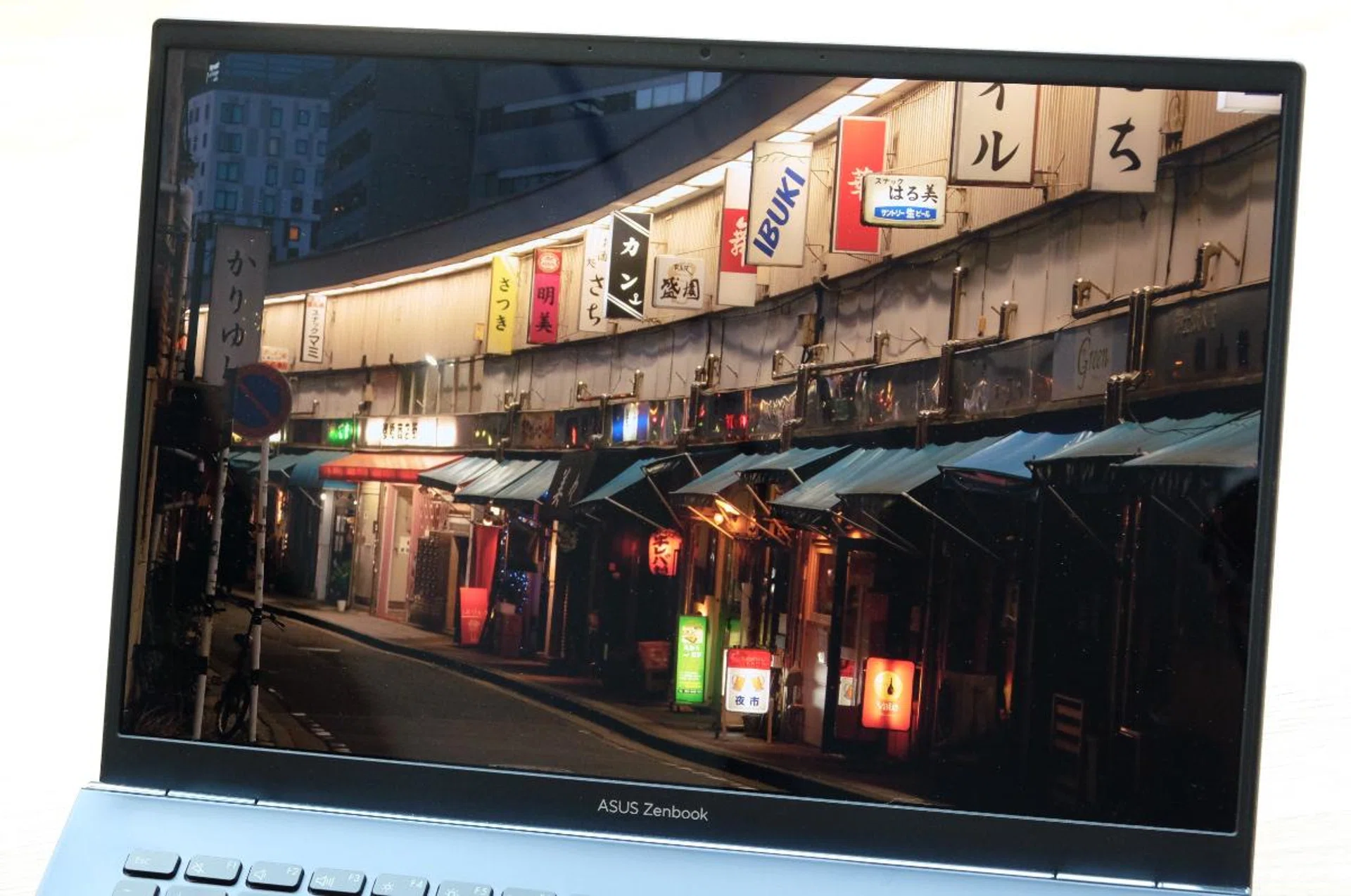 The OLED display is gorgeous and a real step up from the IPS LCD panels you see on most notebooks.