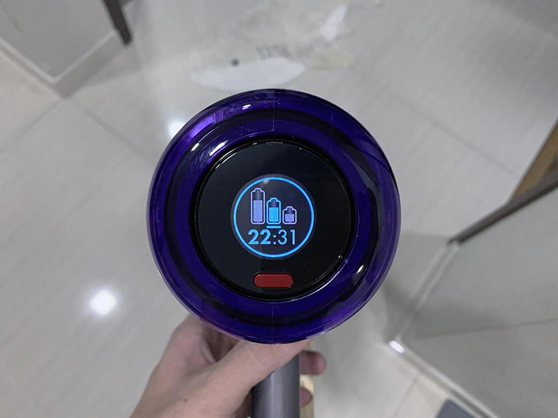 Operating the Dyson Digital Slim is dead simple with its clear screen and single button. The digits denote the remaining running time left, down to the second.