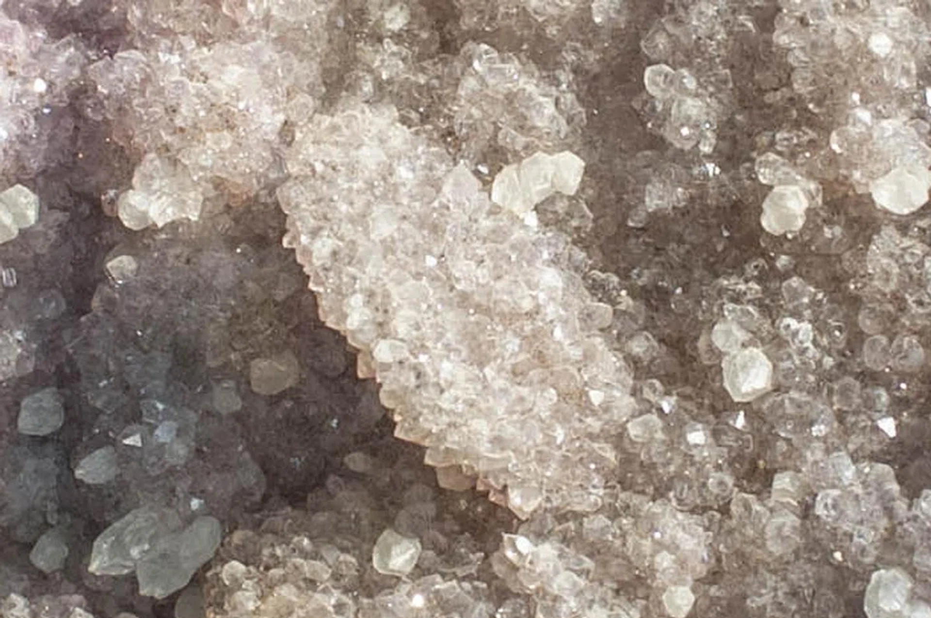 X100, 100% crop. f/4 at 35mm, 1/100 sec, ISO 400.