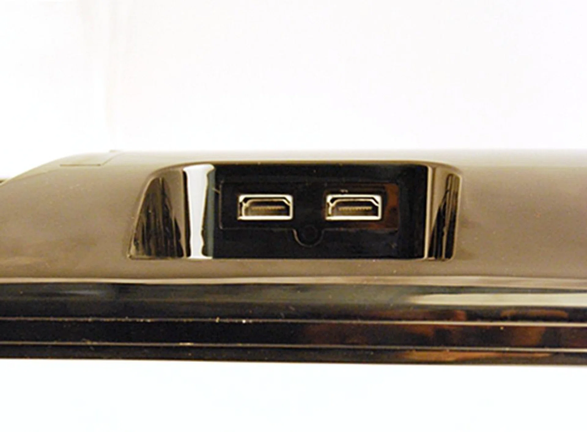 ... with two HDMI ports stealthily hidden in a side "pocket".