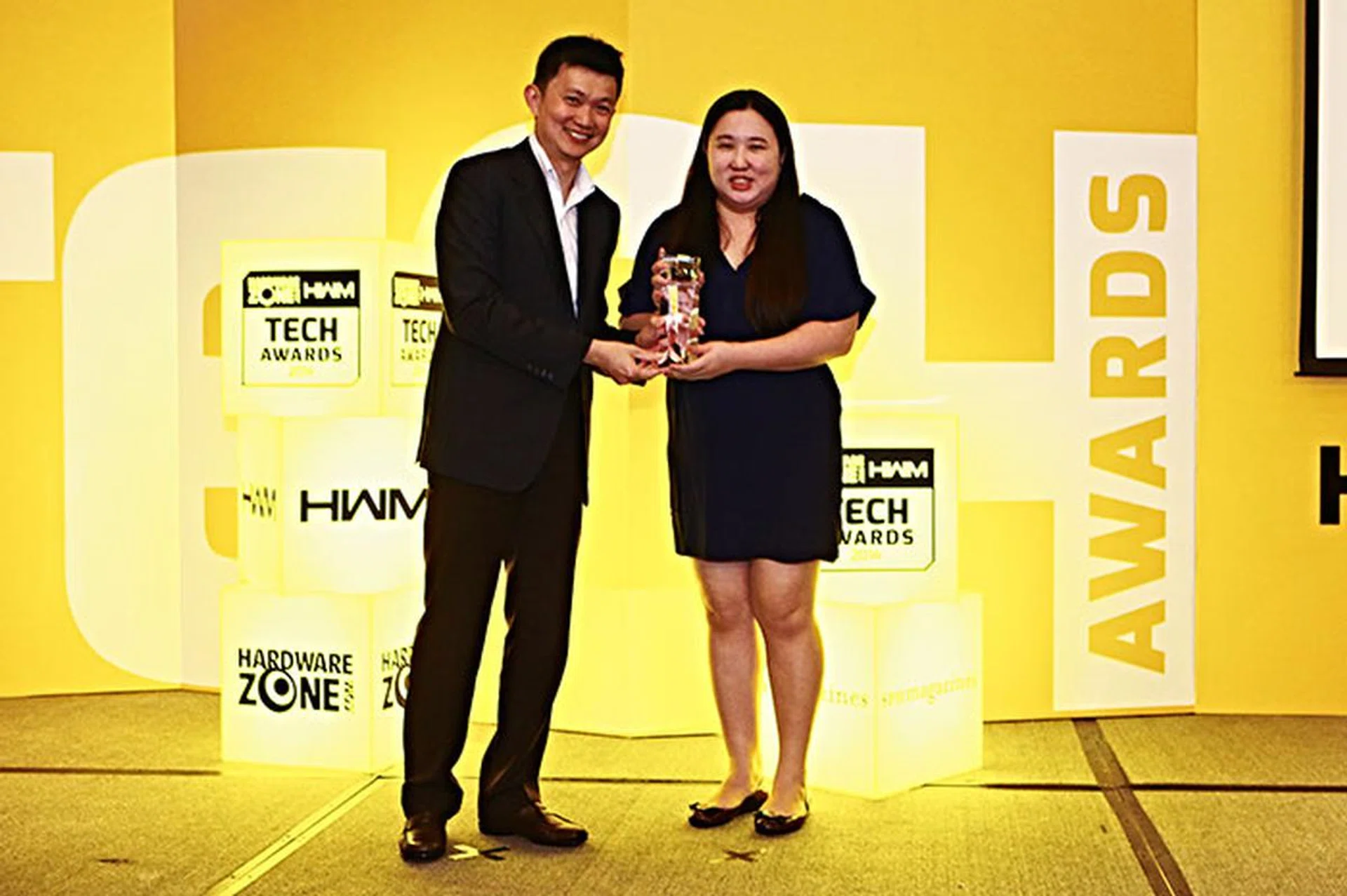 Sennheiser won three awards: Reader's Choice for Best Headphones Brand, and Editor's Choice for Best Headphones for Everyday Use (Momentum) and Best Gaming Headphones (PC 363D). Here's Ms. Elizabeth Pang, Assistant Marketing Manager for Sennheiser, accepting the awards.