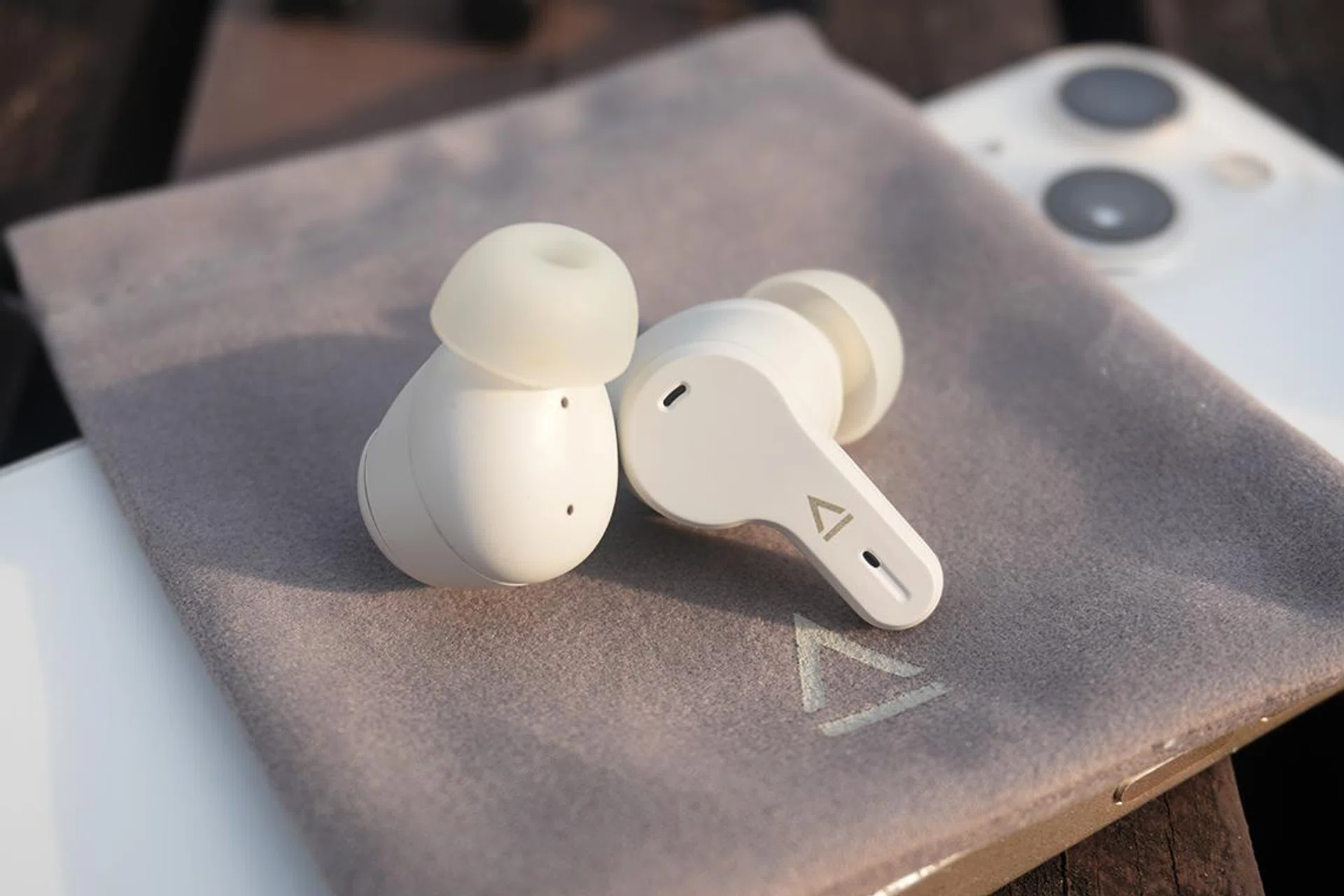 The “head” of the earbuds is rather large when compared to other earbuds. Photo: HWZ 