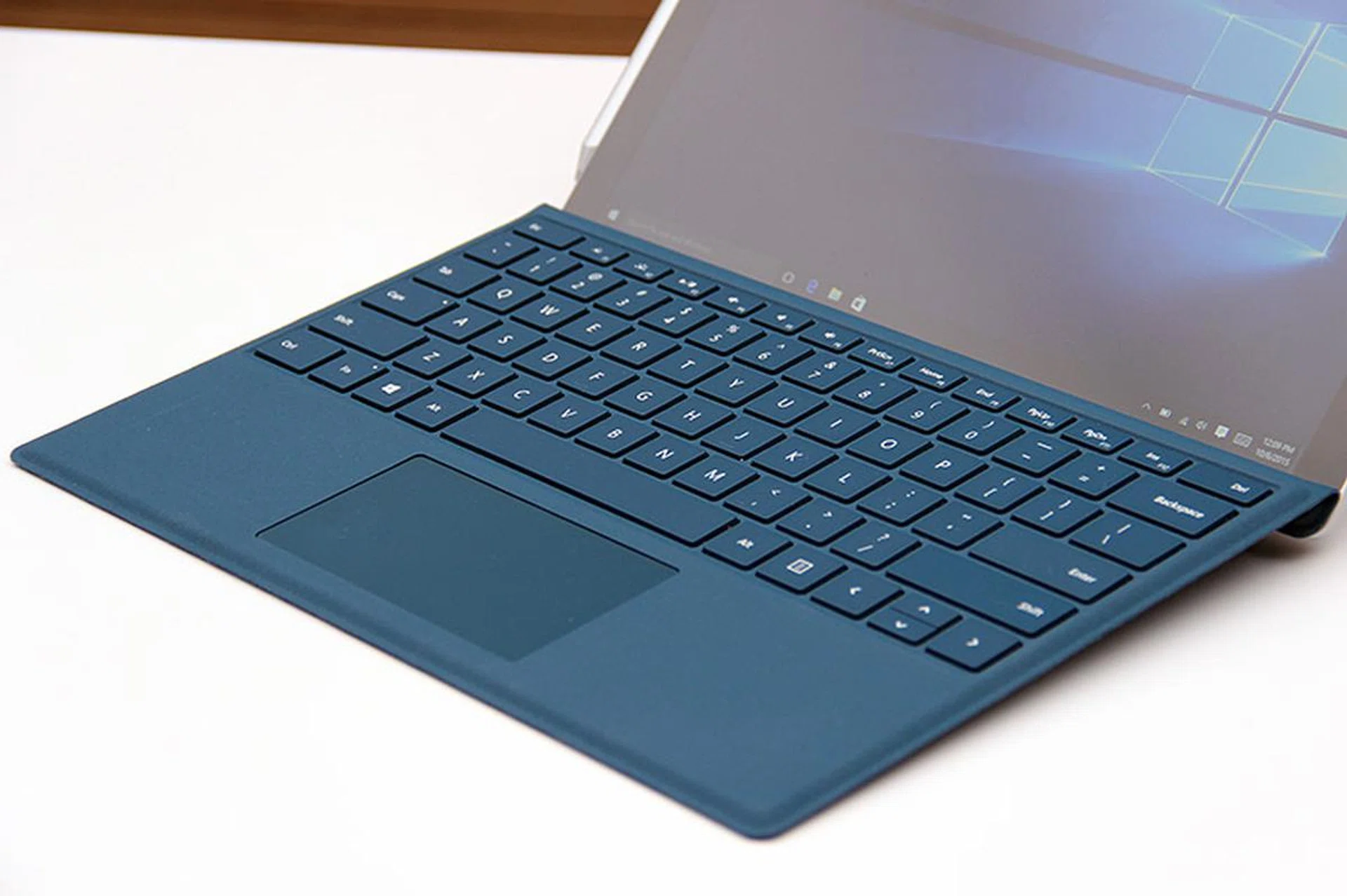 Though the Type Cover has been improved, there will be users who prefer the keyboard and trackpad combination of a conventional notebook. The feel is entirely different.