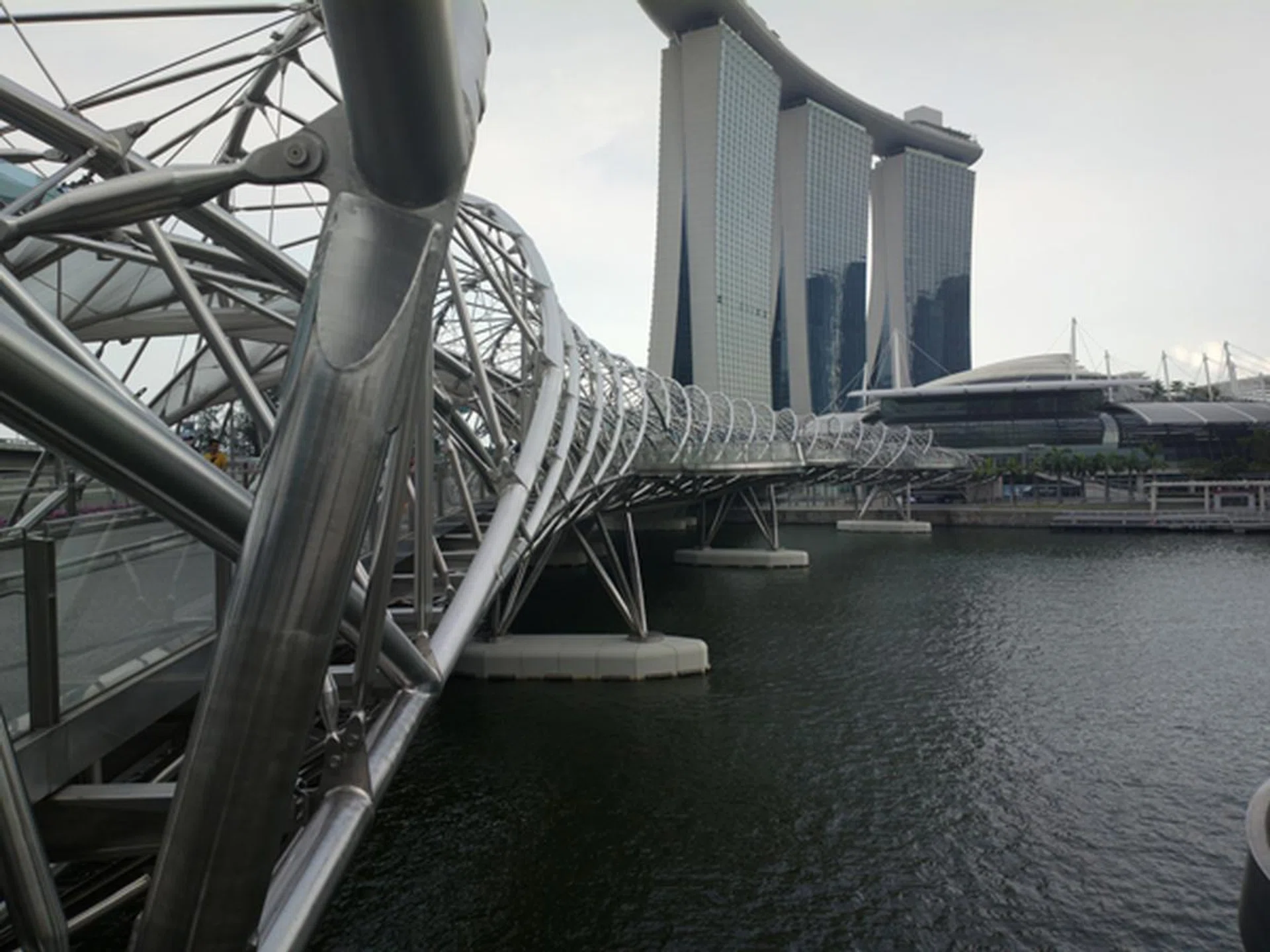 Shot at ISO100 and 4:3 aspect ratio. While it was bright and sunny, the auto metering got it a bit off and the image turned out to be slightly under exposed.