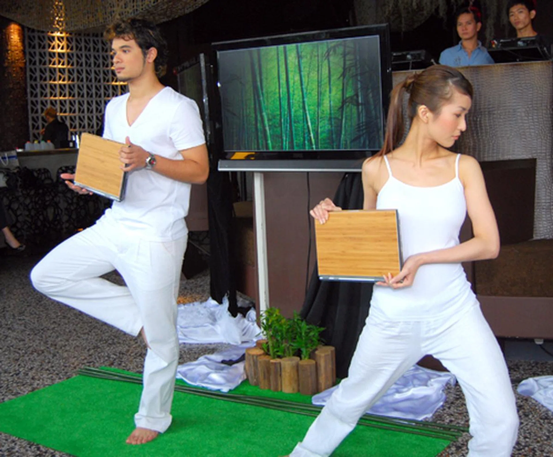  Accompanying the S101 are two other ASUS products that'll be hitting our shores by November, namely the environmentally friendly ASUS Bamboo series...  