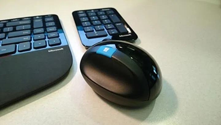 The Microsoft Sculpt Ergonomic mouse. (Image Source: Microsoft)