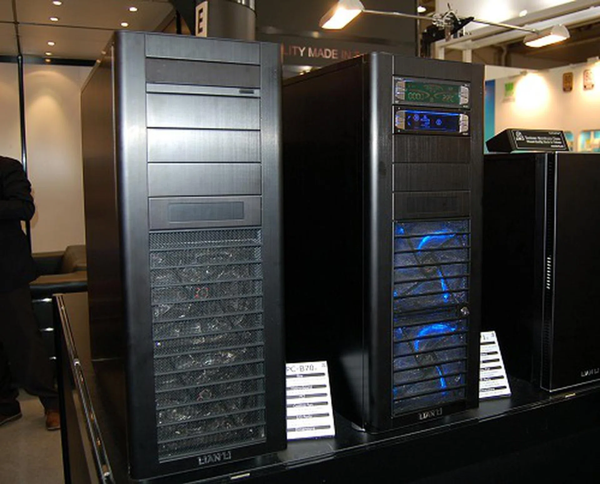  More on the Lian Li casings, here we have the PC-B70 on the left and the newer and more advanced PC-B71 on the right.  