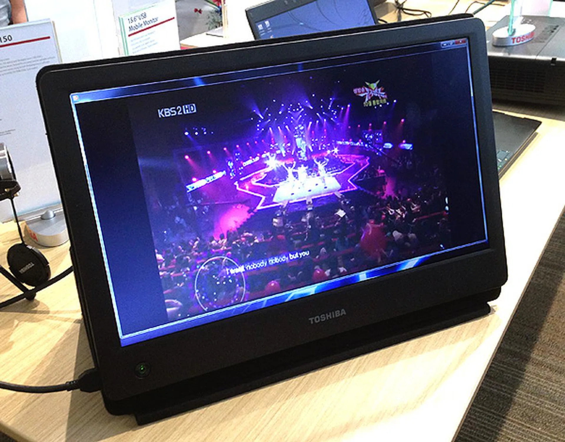 The USB Mobile LED Monitor requires only a single USB port to work.