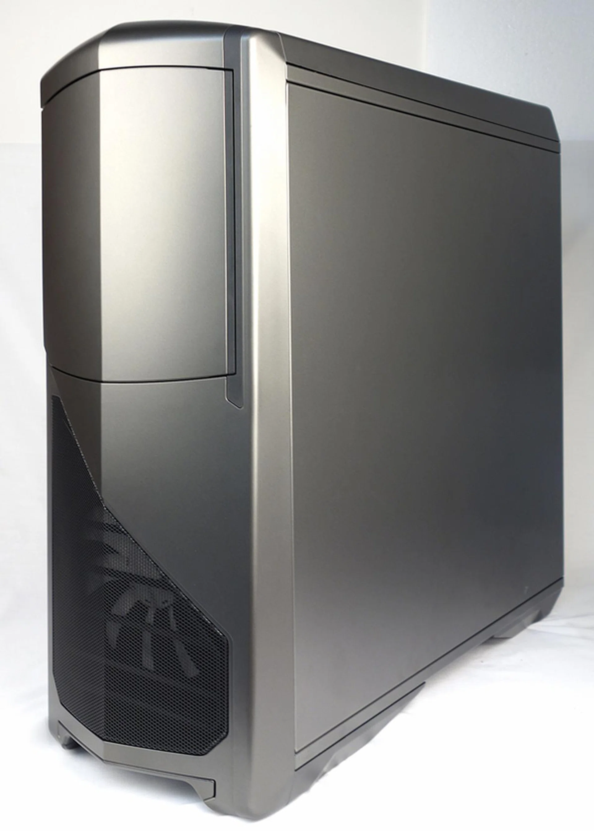 The Phantom 630 ultra tower chassis boasts of high quality construct. Its roomy interior, with modular 3.5-inch drive enclosures, and a generous bundle of cooling fans with accompanying dust filters, a control hub and easy installation makes it hard to fault.