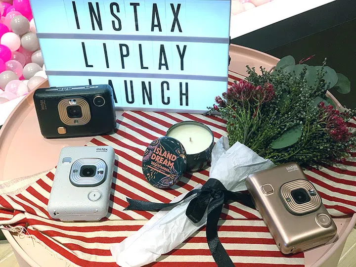 The LiPlay comes in three colors, each with a different finish.