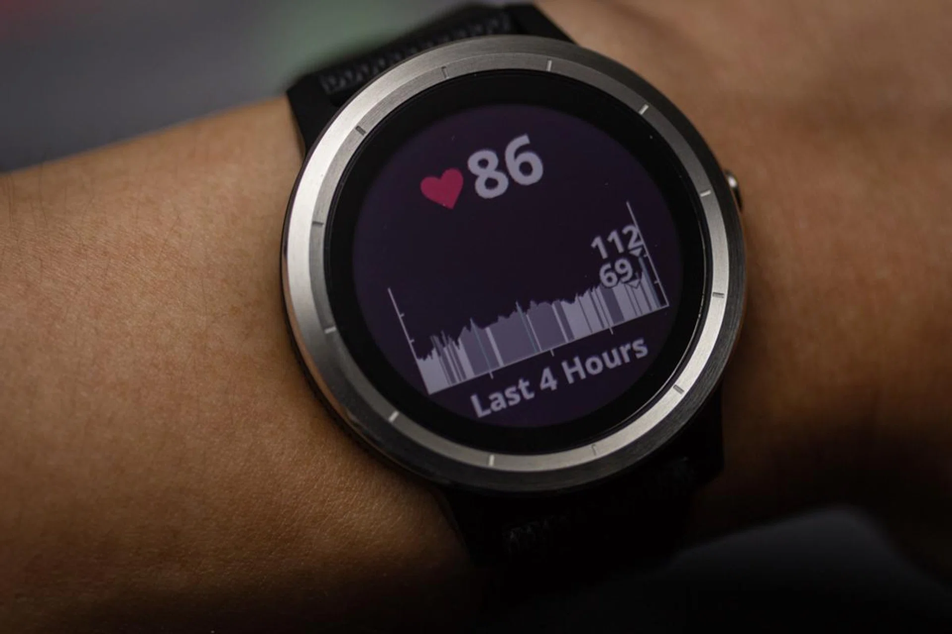 The heart rate monitor is mostly accurate in everyday tracking and steady state exercises, but can get confused during intervals.