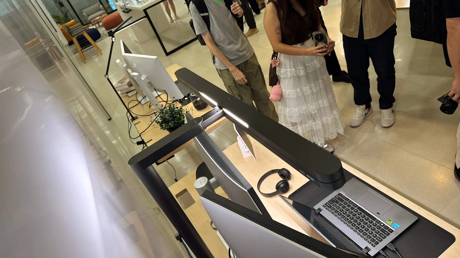 BenQ monitor lights iScreenBar for iMac and ScreenBar Max for dual-monitor