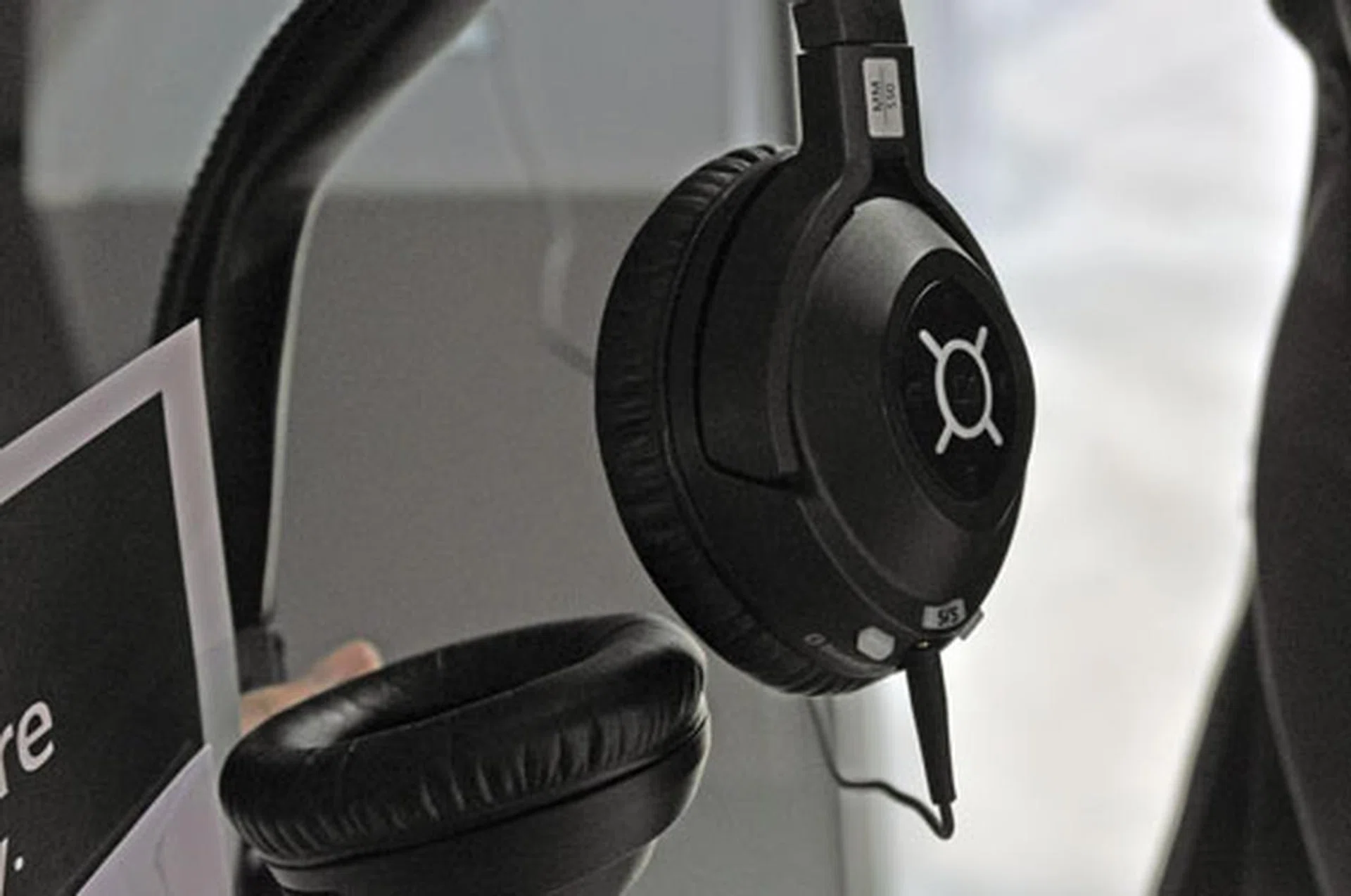 The MM550 Travel noise canceling headset is designed with frequent travellers in mind and can link with your smartphone via Bluetooth. The head pads were really comfortable when we tried it and enclosed our ears perfectly. 