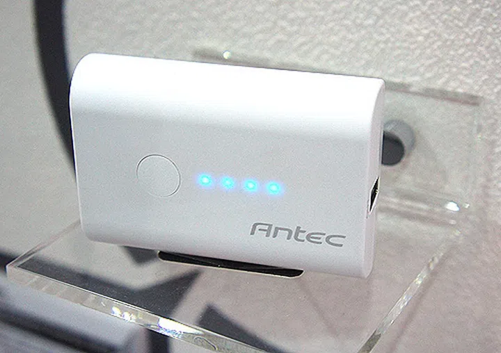 The Antec AP-6000 mobile charger has a 2A USB 2.0 port and provides 6000 mAh of charge and will automatically turn itself off when the device is fully charged.
