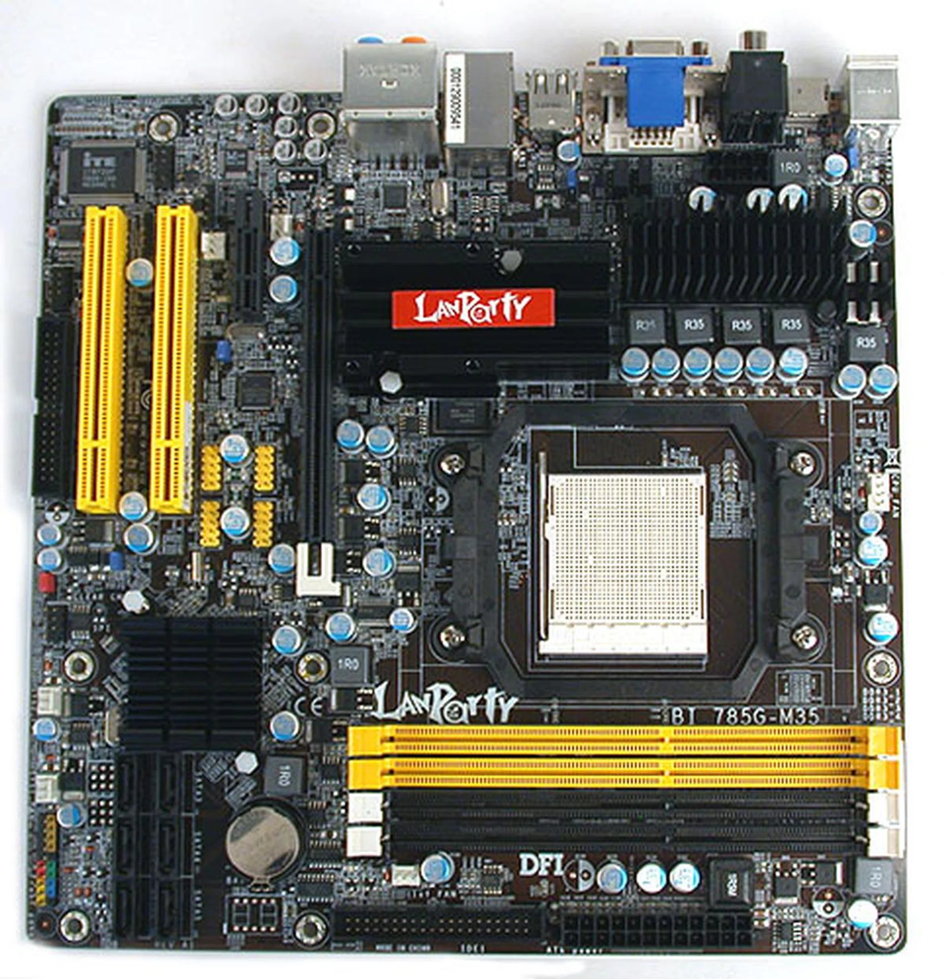 Micro-ATX seems to be the standard form factor for boards using the AMD 785G chipset, making it really suitable for small, LAN party oriented systems.
