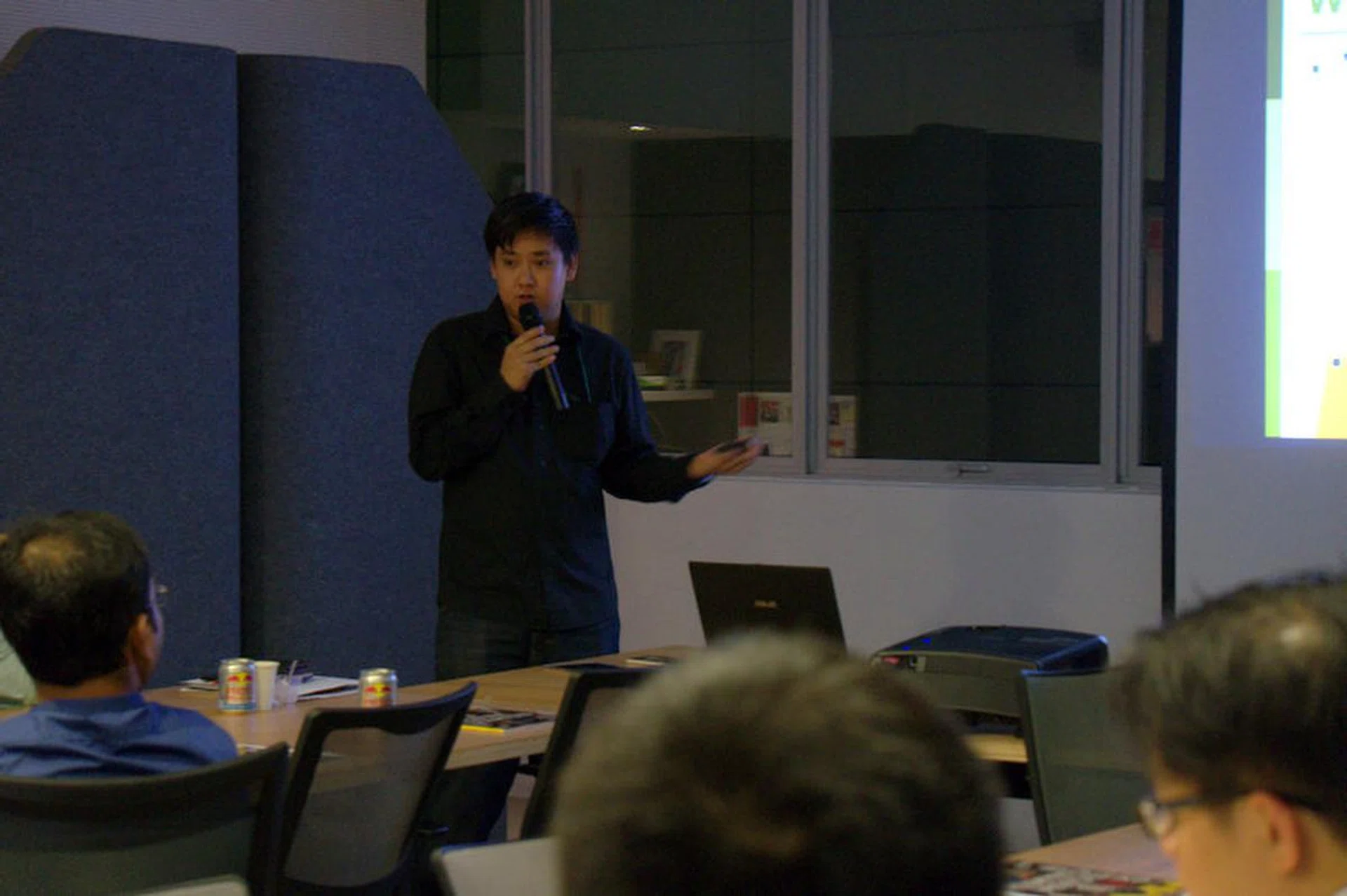Next, Associate Editor of HardwareZone, Chong Seng, spoke about different technologies in both hardware and software development of tablets in the past few years.