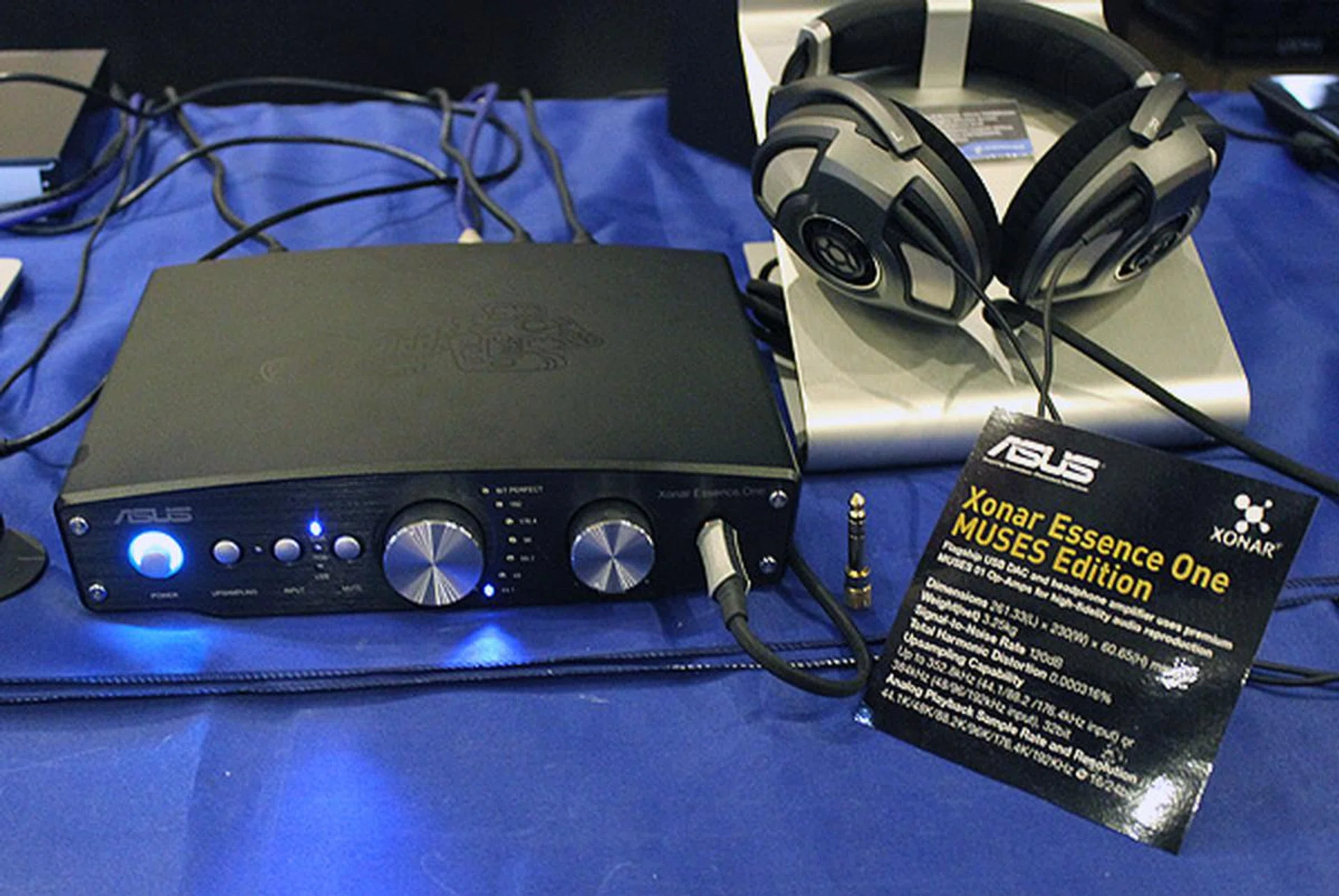 The Xonar Essence One MUSES Edition is ASUS' flagship product in their Essence range. This external USB DAC and headphone amplifier uses premium MUSES 01 op-amps and is powerful enough to drive headphones of up to 600 Ohms.