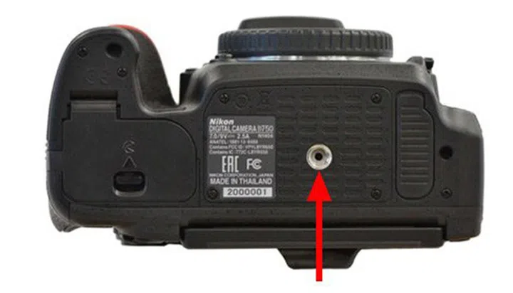 A dot at the tripod socket will indicate if your camera has already been serviced.