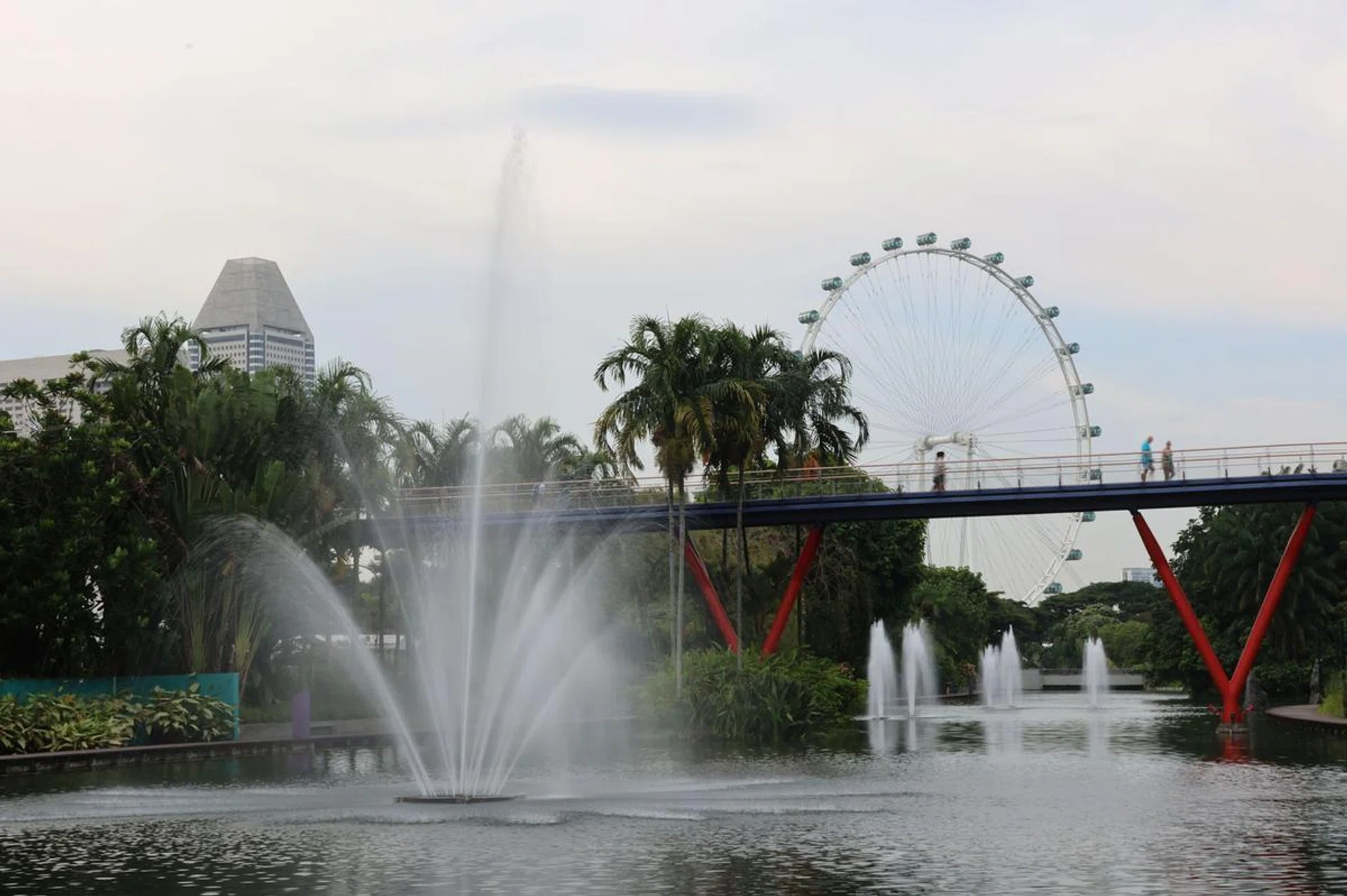 Gardens by the Bay Lake - 40mm at f/29, 1/10s, ISO 100