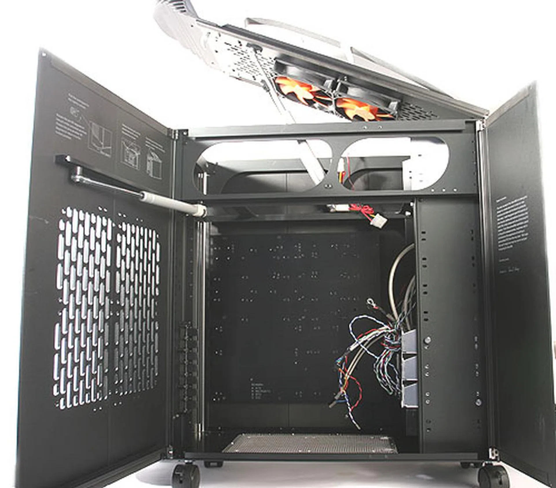 Thermaltake SwordM VD5000BNA Casing | HardwareZone Singapore