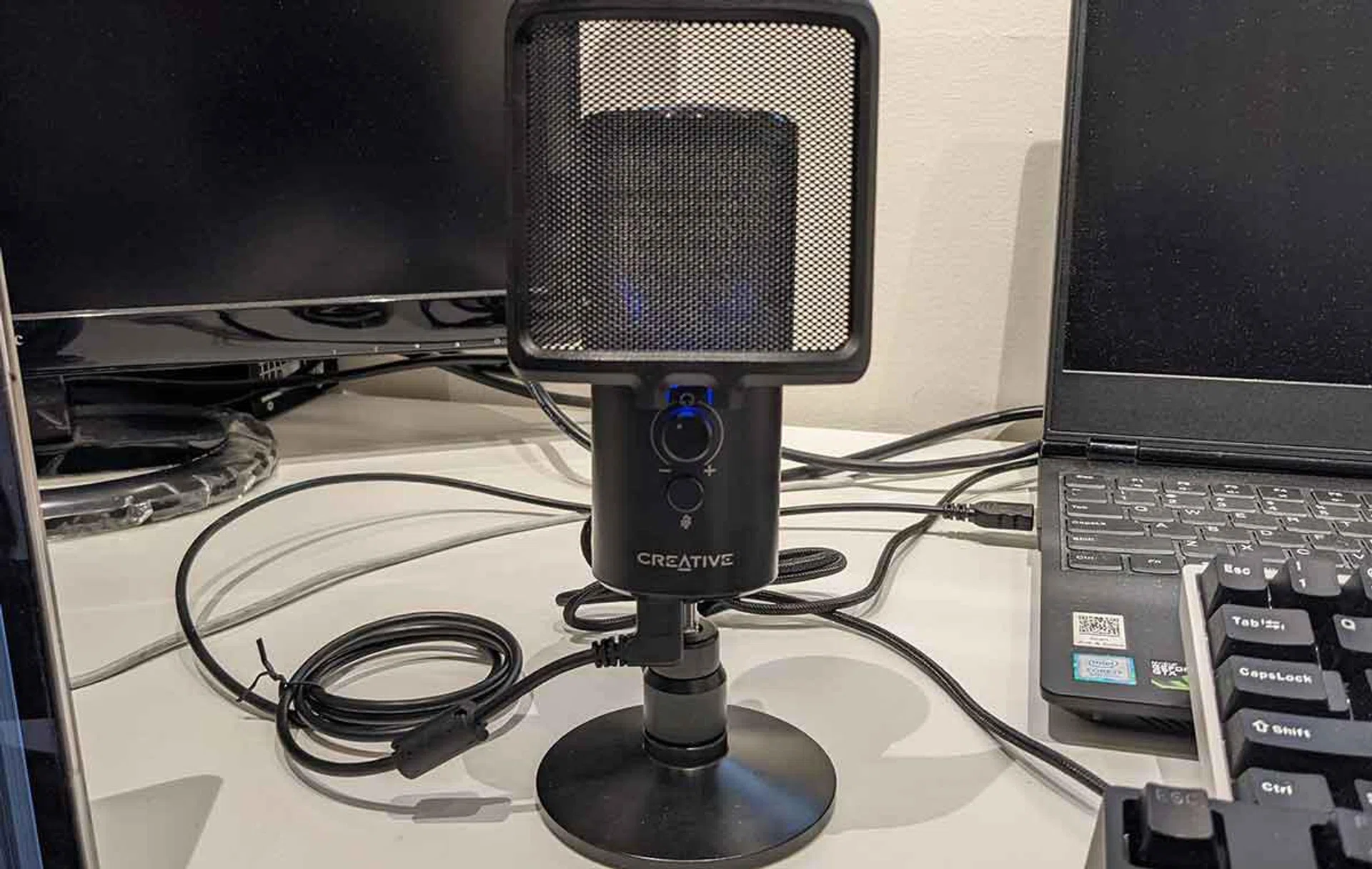 What it looks like with the included desk stand and pop filter set up. Note the micro-USB cable that's coming out from the front of the microphone module rather than the rear.
