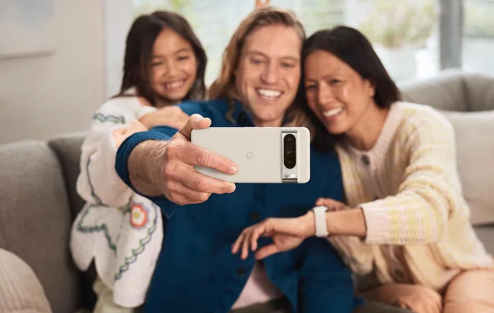 Google Pixel 8 Pro in Porcelain.
