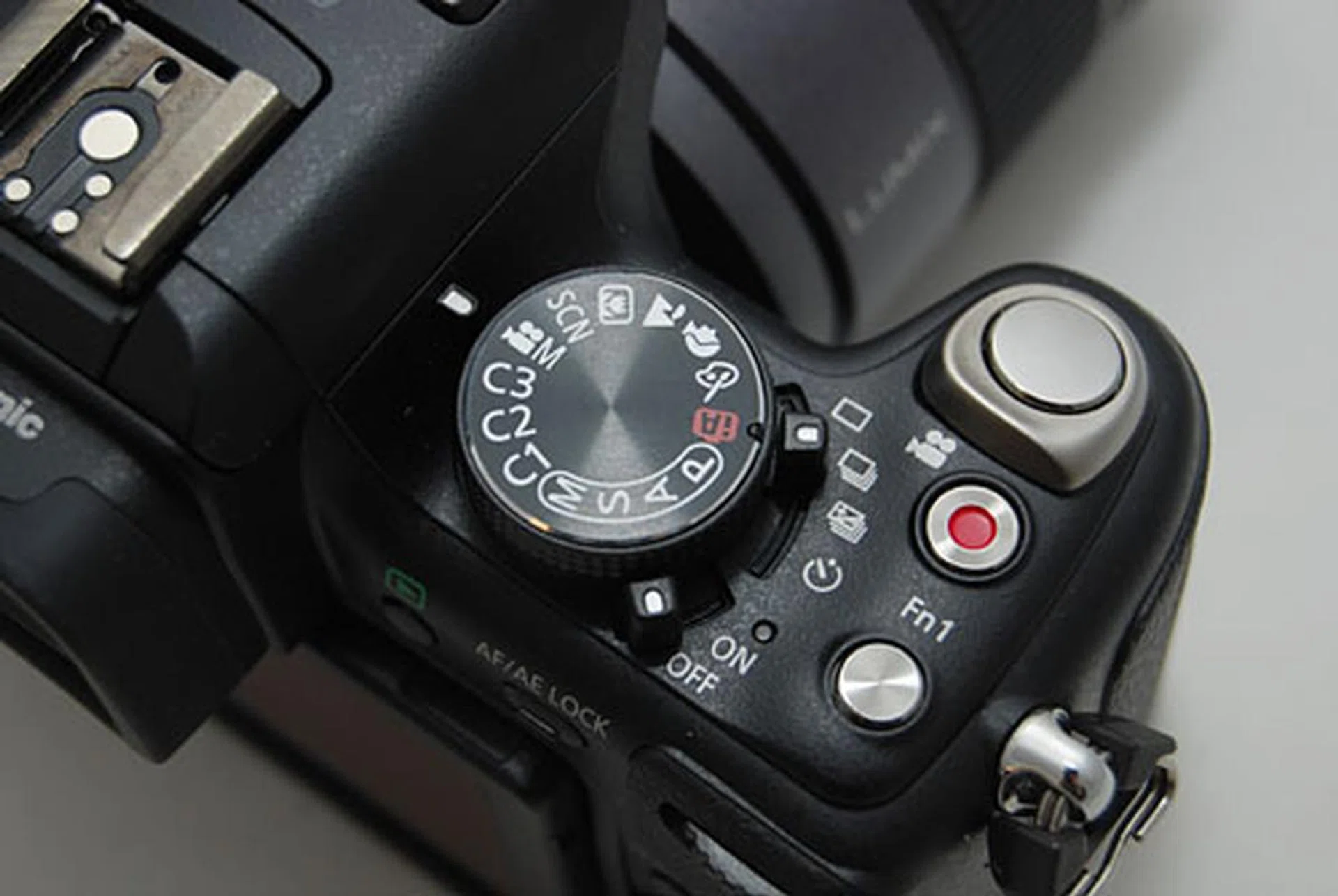 Three custom settings can be saved to C1, C2 and C3.