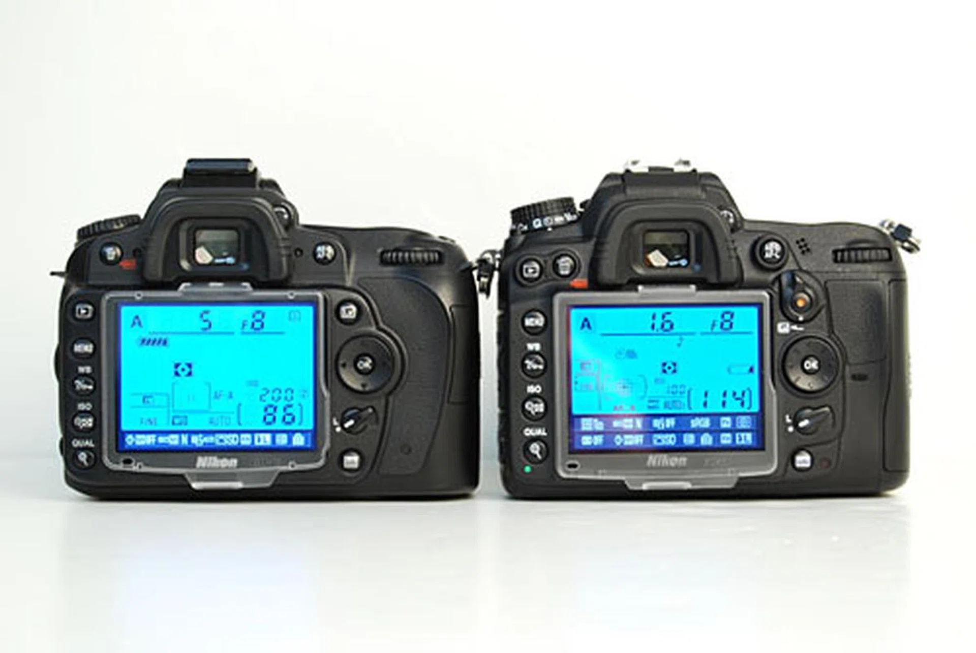 The most noticeable change on the back is the replacement of the Live View button on the D90 (left) with a lever on the D7000 (right).