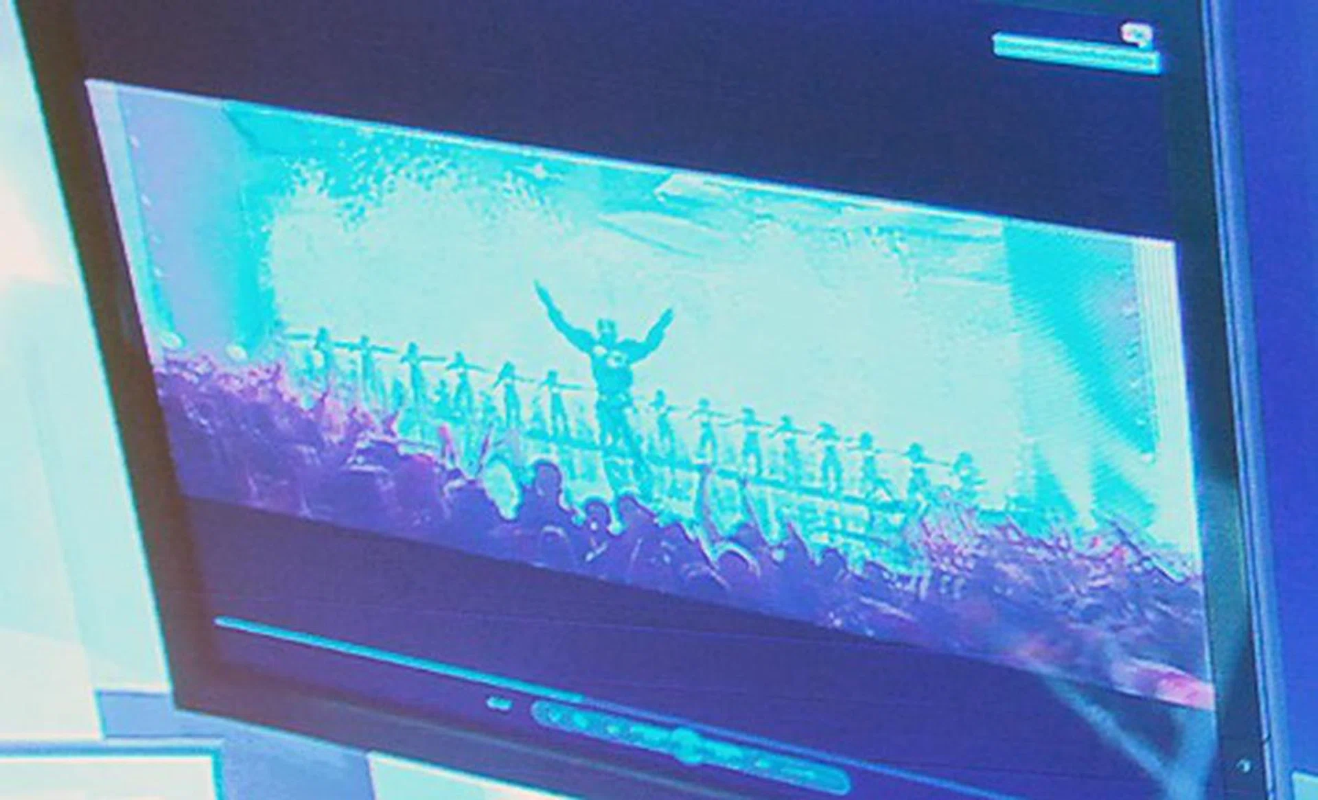 ... and running a Full HD Iron Man 2 trailer along with other multimedia aspects showcased.