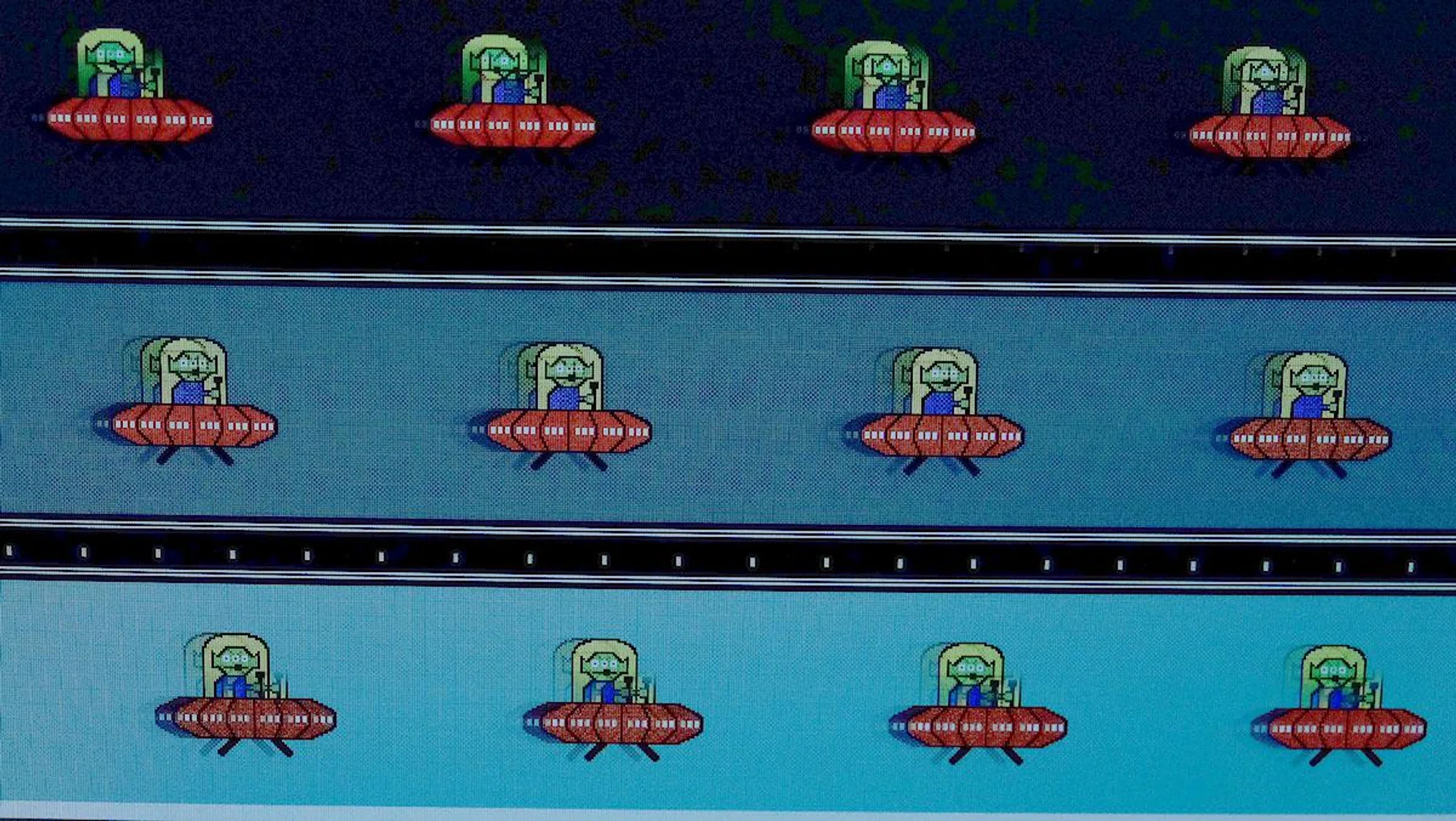 Using our DSLR to capture a snap at Blur Buster's UFO Test in action.