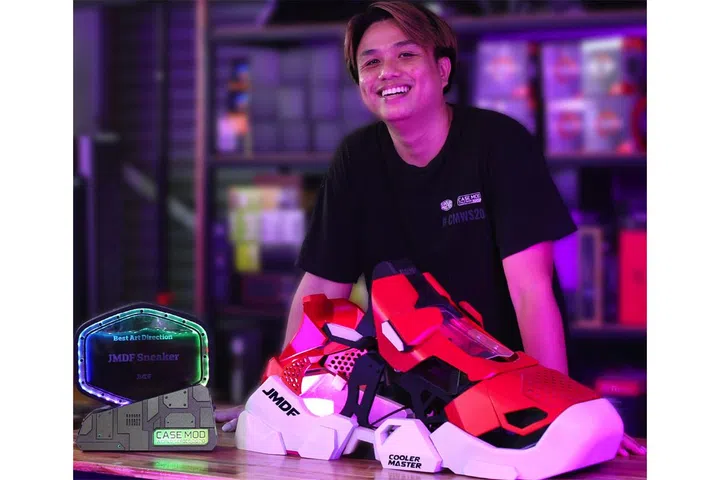 The Sneaker X is based on JMDF's Sneaker Mod.