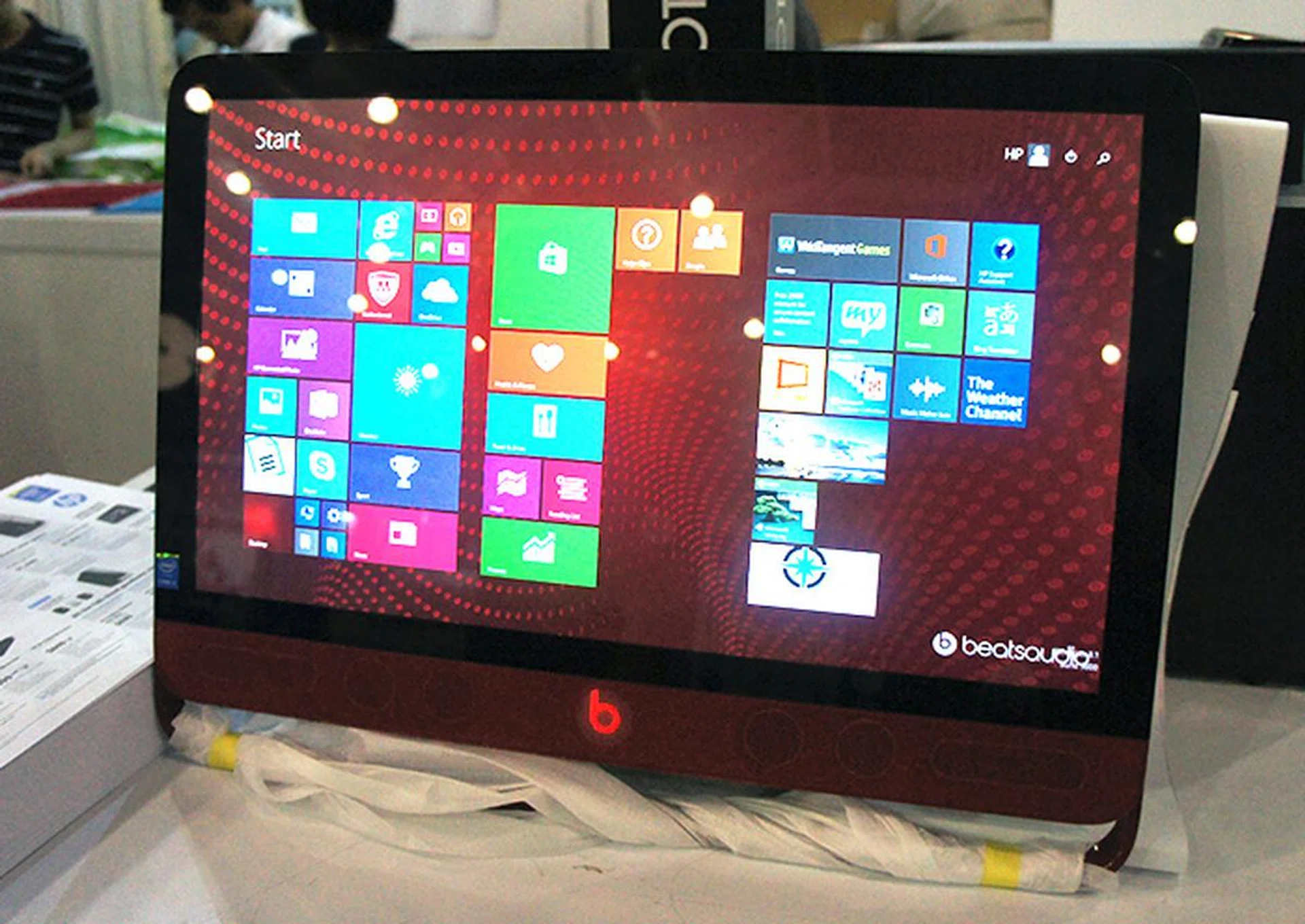 Looking for a funky AIO system? The HP Envy Beats 23 might be just what you are looking for. It has a 23-inch Full HD display and is powered by a 1.9GHz Intel Core i5-4460T processor and comes with 8GB of RAM, 1TB SSHD, Intel HD Graphics 4600 and Beats audio. It is priced at $1,599.