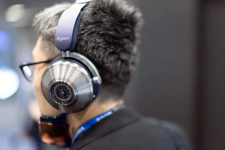 Dyson's product range has mostly been home-bound products, but with the Dyson Zone, you'll soon be seeing people wearing Dyson gear on the street.