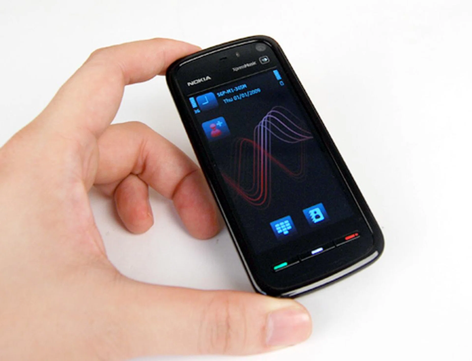 The 3.2-inch screen, with a 16:9 aspect ratio, gives you a wide-screen experience for your movies on landscape mode.