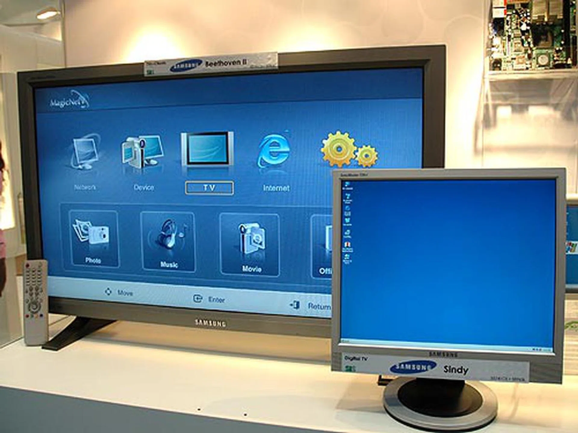 These Samsung displays actually contain SiS' embedded solutions (such as the Eagle-2) and these are kiosk type smart displays that provide interactive menus. 