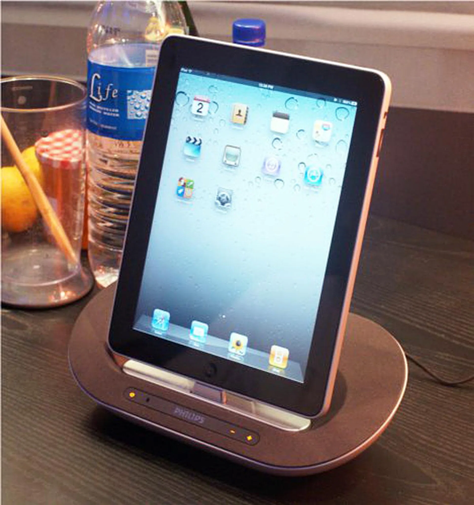 Seen here is yet another compact docking speaker, the DS3500, showcasing it iPad compatibility.