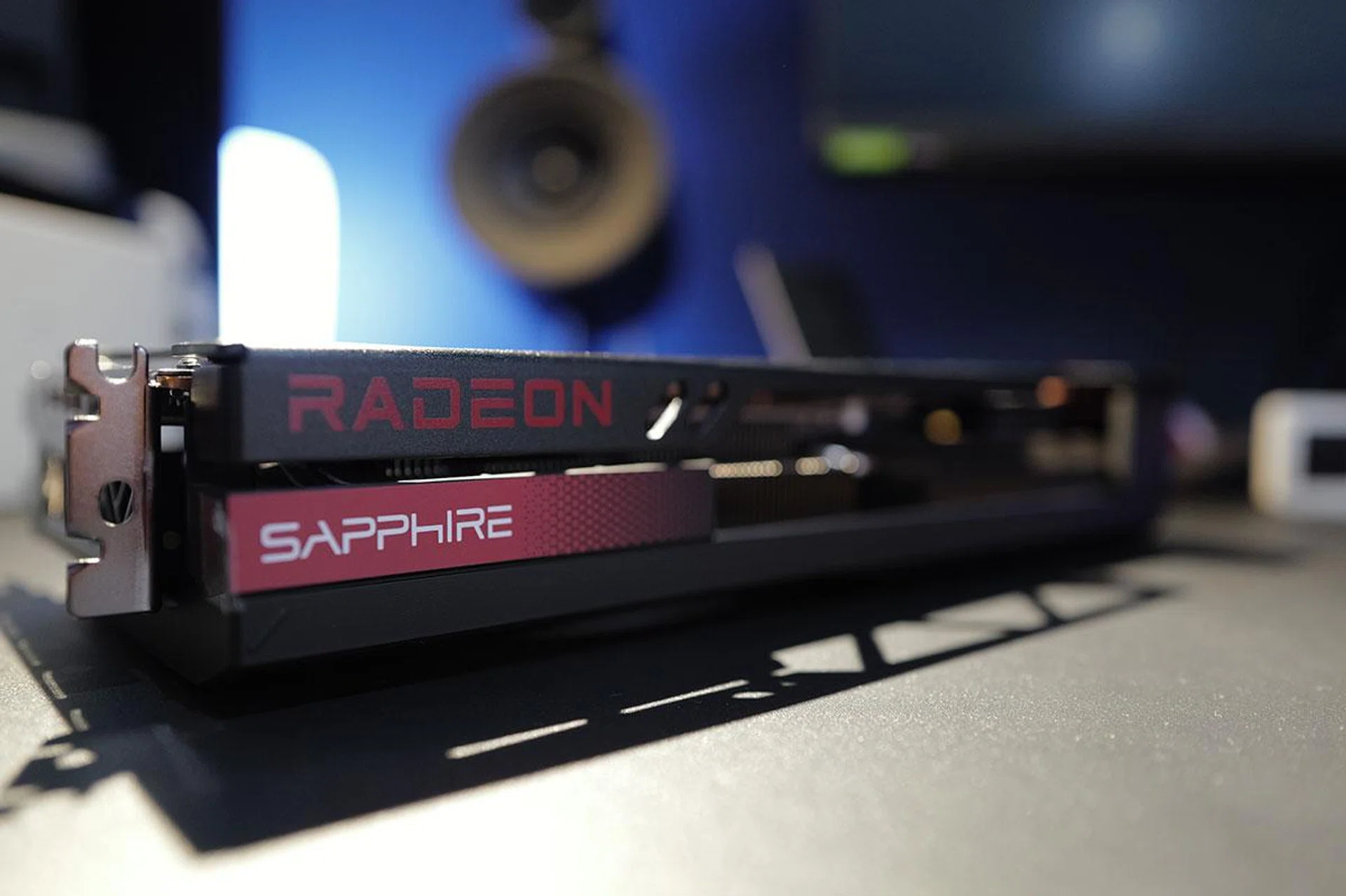 Sapphire Radeon RX 7700 XT.