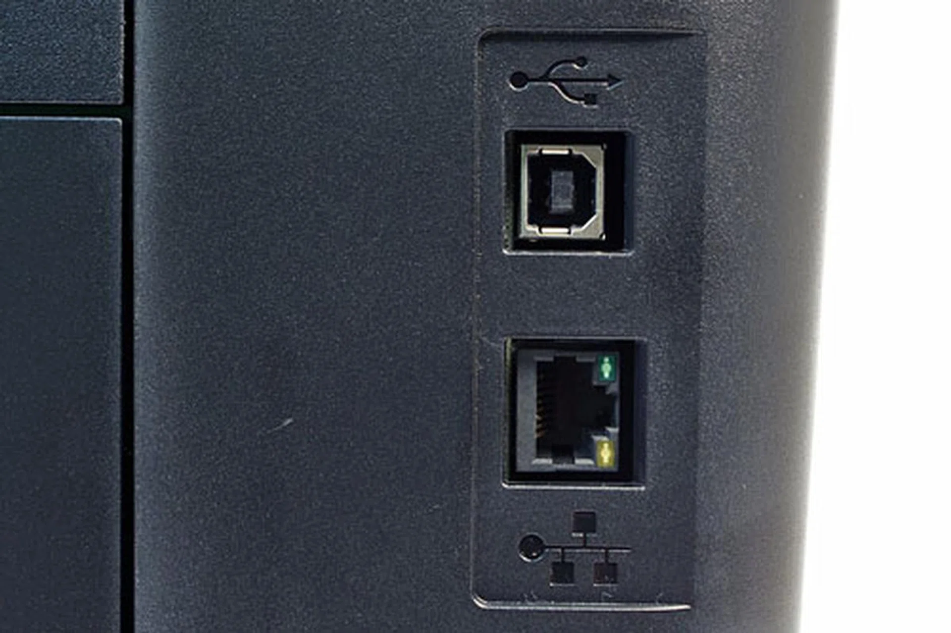 For wired connectivity, the TopShot M275 supports USB 2.0 and Fast Ethernet 10/100Base-TX. If you prefer to go wireless, the MFP also plays nice with Wi-Fi 802.11b/g/n networks out of the box.