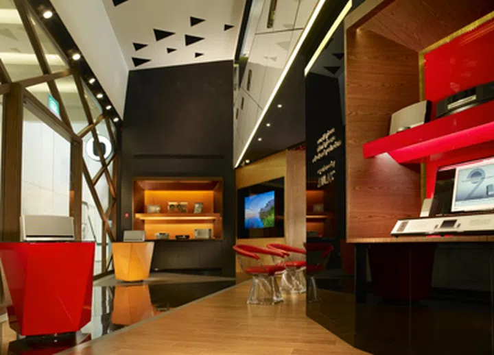 A preview of my living room. Jokes aside, the ATLAS Experience's interior decor was mainly inspired by a club's architecture and design. You know, the dancing kind? If you are looking from ritzy brands such as Accuphase, Ad Notam, Bose, Loewe and Noo'ance, then I guess this is the right place.