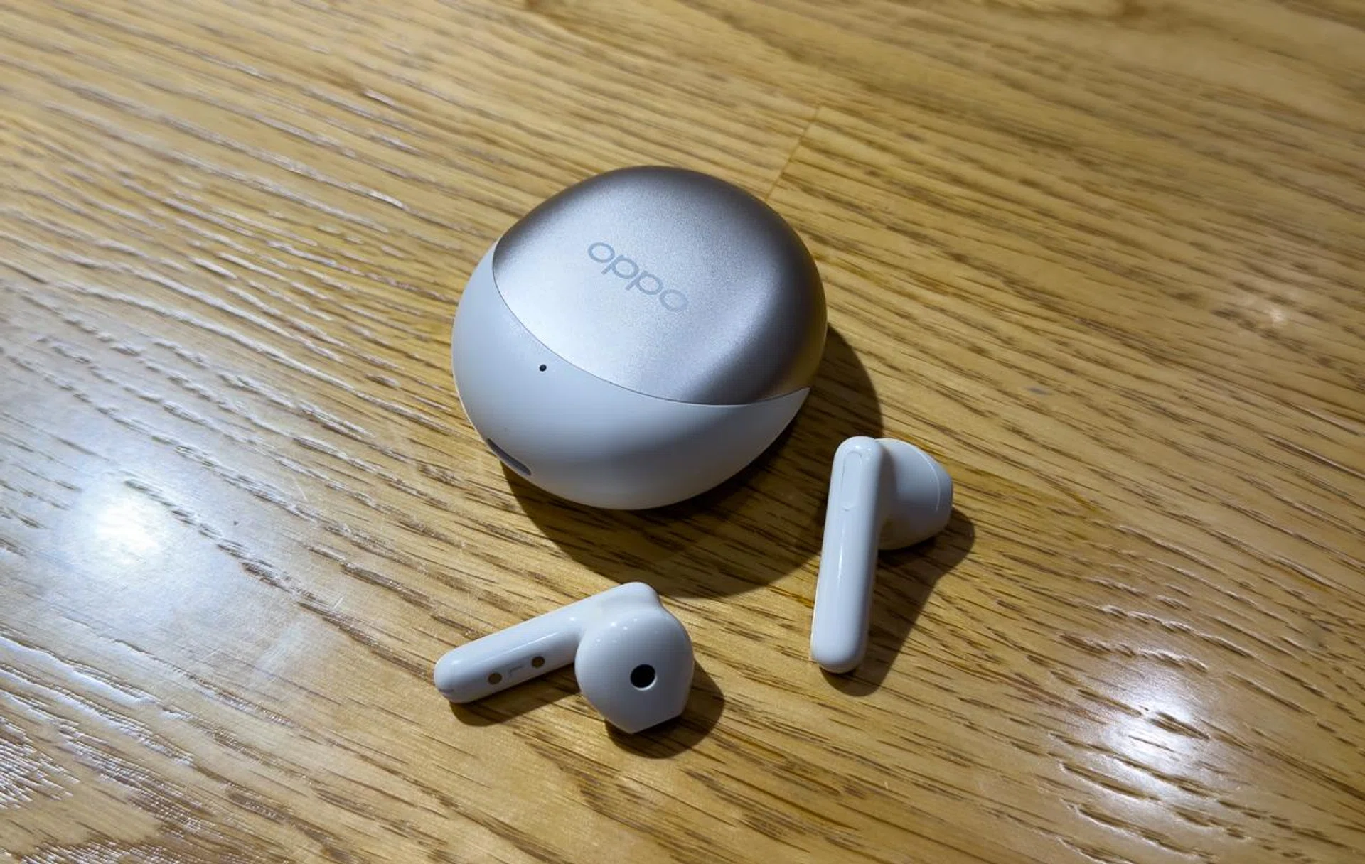 The Enco Air3s looks pretty much like any other open-ear earbuds.