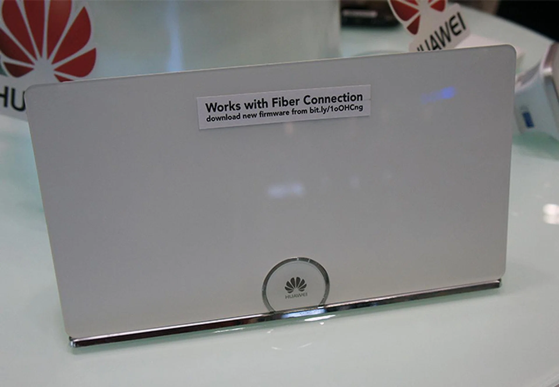 One of the more affordable Wireless-AC routers at Comex is from Huawei, which supports up to 1,300Mbps on its 5GHz band and 450Mbps on its 2.4GHz band. It is going for $219 (U.P.: $249).