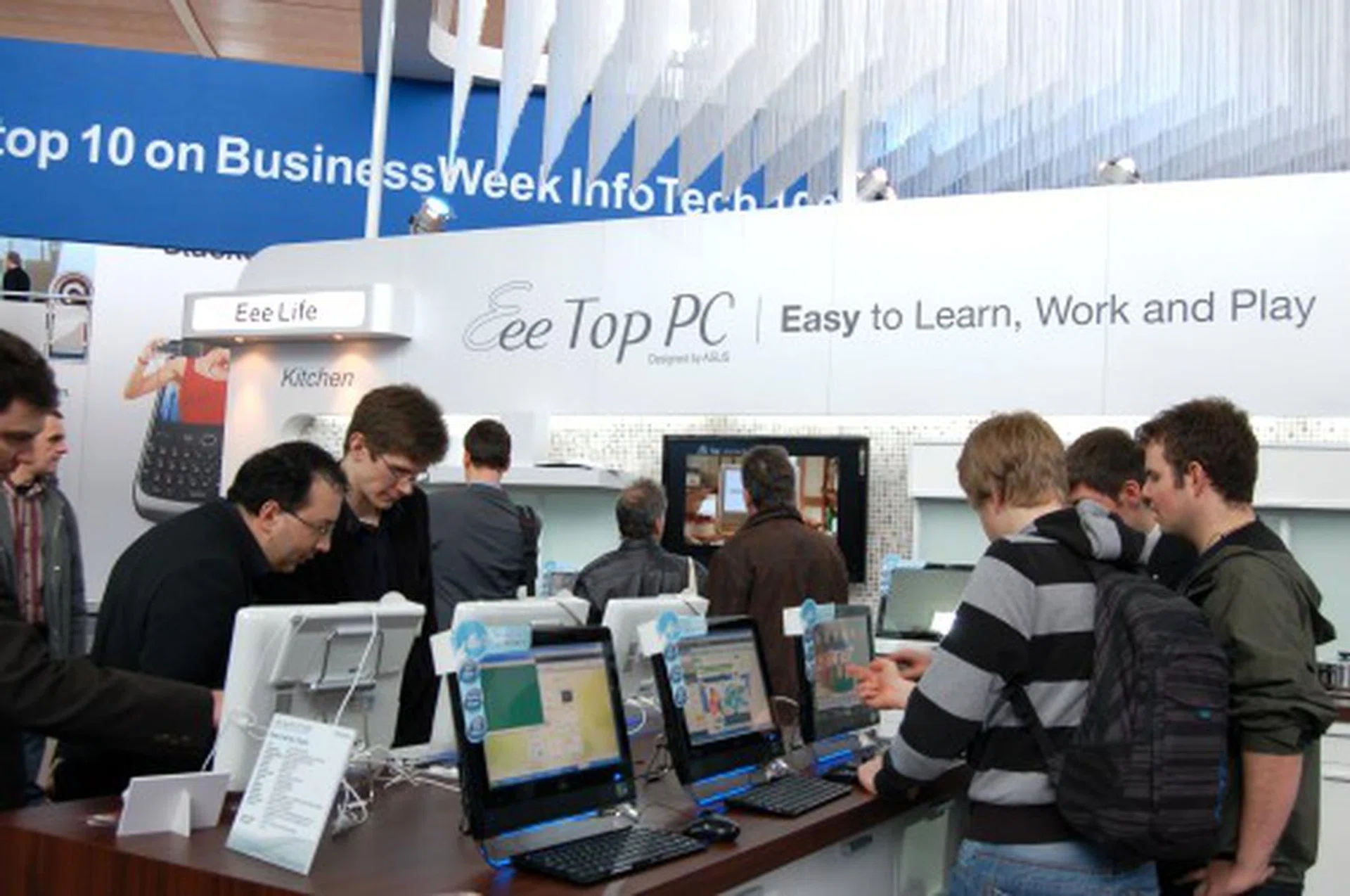  The Eee Top PC ET1602 all-in-one nettop system was everywhere at ASUS booth. In a way, it was to showcase its versatility and able to blend in anywhere for various usage needs.  