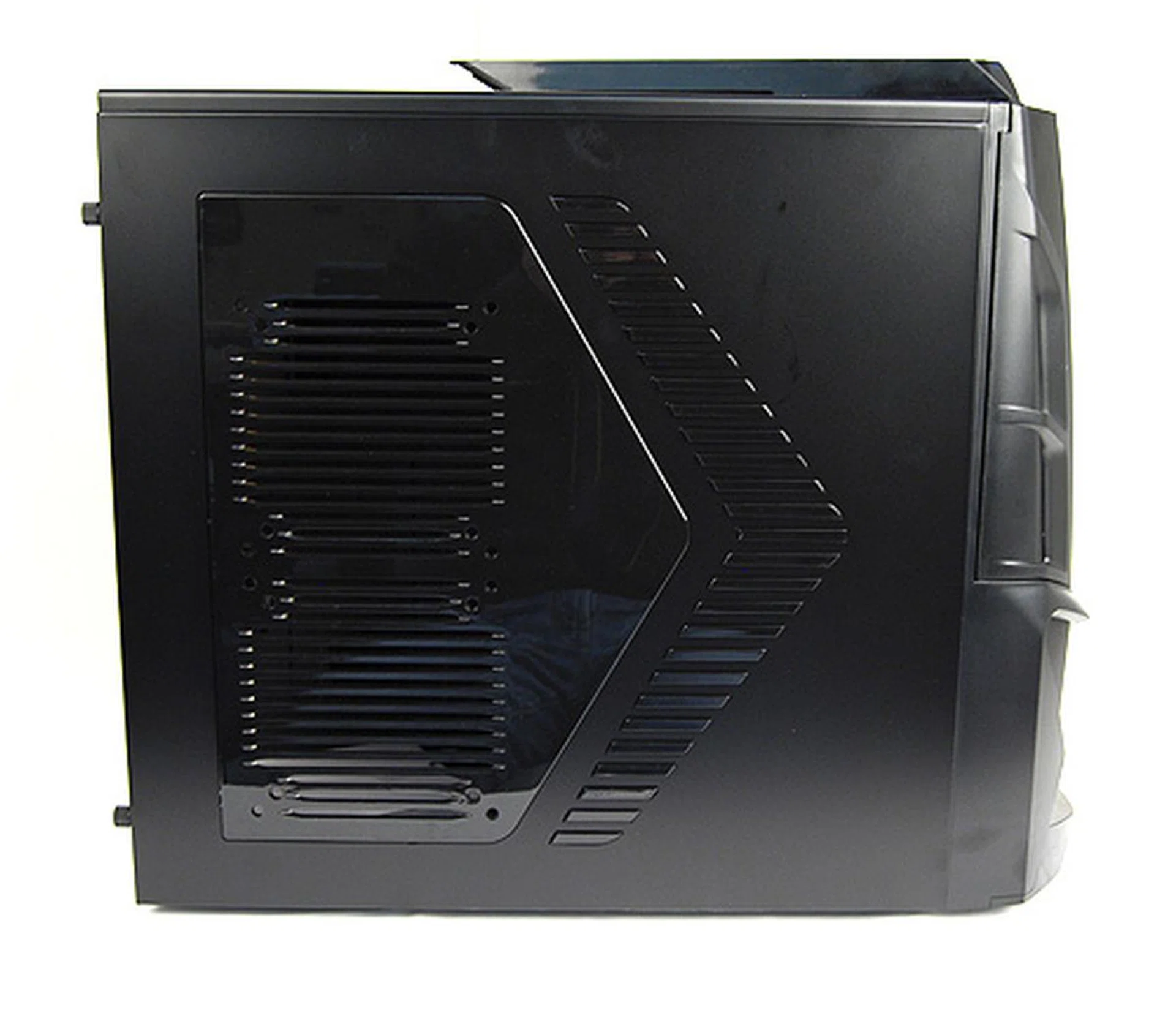 As you can see, the right panel allows users to install two optional 120 or 140mm fans for better overall ventilation.